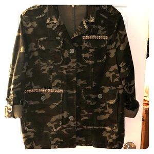 Camouflage button down jacket 🧥